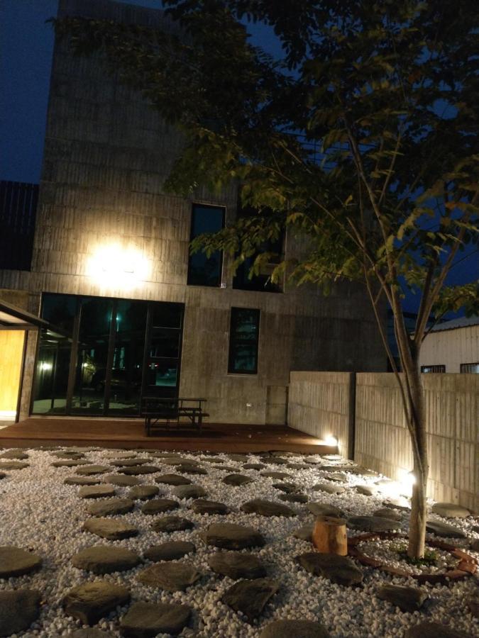350 Lodge T'ai-tung Exteriör bild